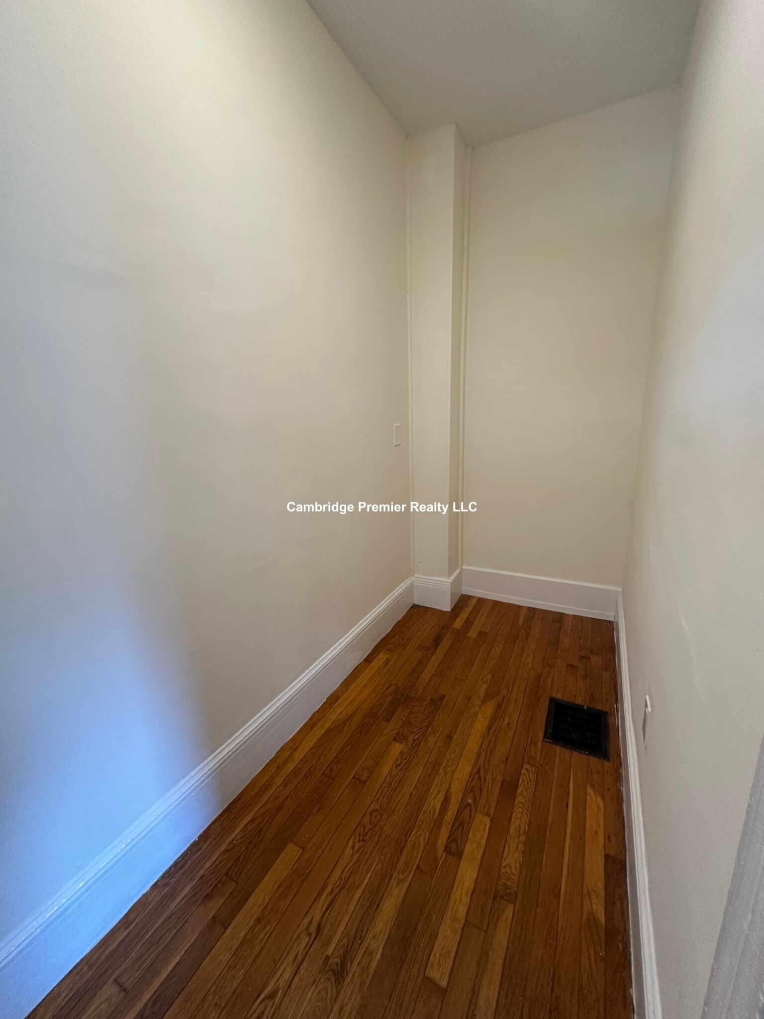 Building Photo - 55 Bonair St