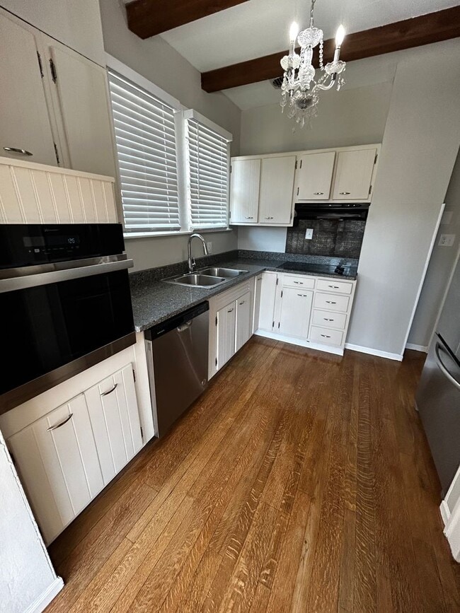 Building Photo - 1003 Clinton Ave