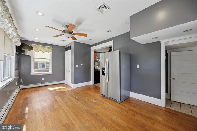 Primary Photo - 11 E Chelton Rd