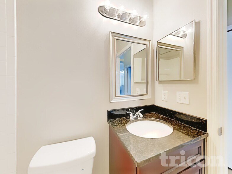 Building Photo - 7227 Edgewater Shores Ct