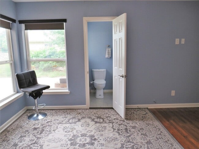 Building Photo - 1026 Thomas St