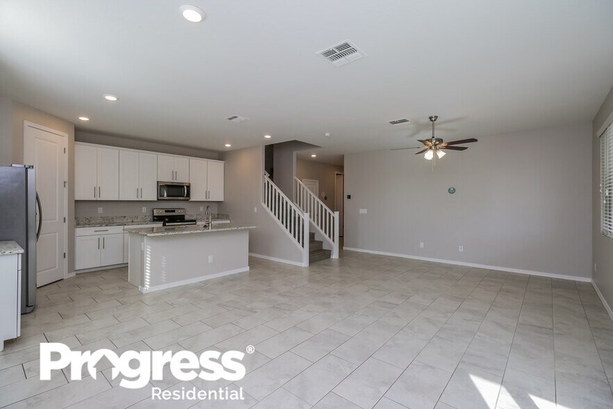 Building Photo - 1563 S Loren Ln