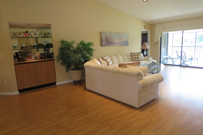 Building Photo - 22759 Mandeville Pl