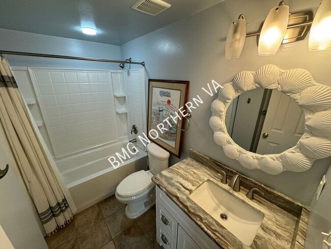Building Photo - 8930 Kingbird Ct