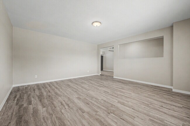 Building Photo - Single Family