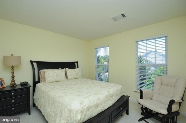 Building Photo - 43156 Malloch Pl