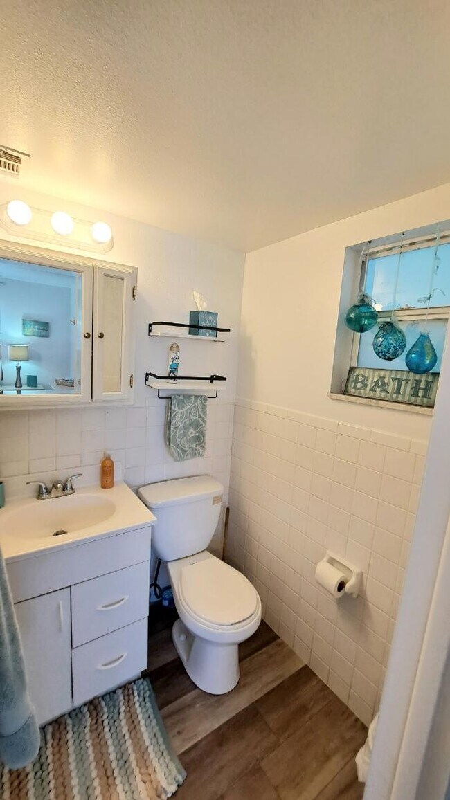 Half Bathroom - 5600 N Banana River Blvd