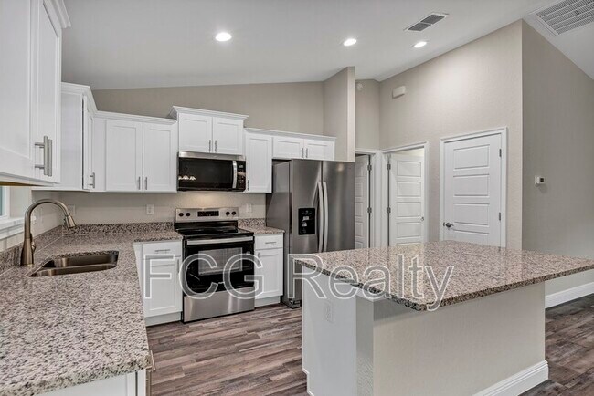 Building Photo - 4 Locust Drive Trail