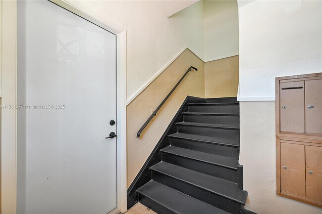Building Photo - 641 10th St