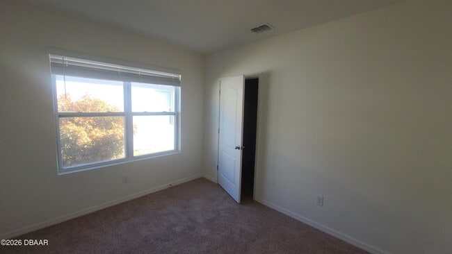 Building Photo - 550 Armoyan Wy