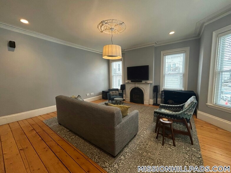 Building Photo - 1 Pickering Ave