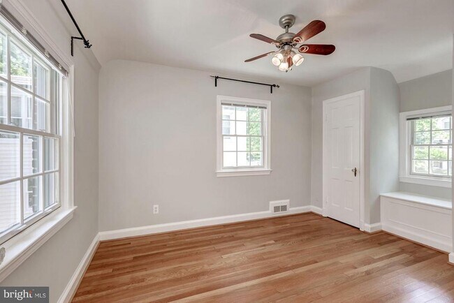 Building Photo - 4811 Drummond Ave
