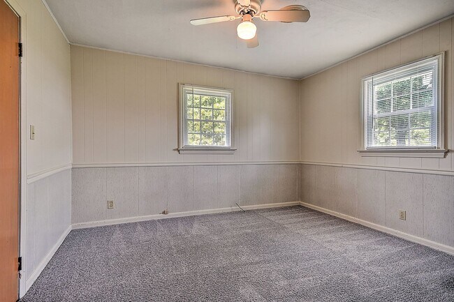 Building Photo - 2207 Buckingham Rd