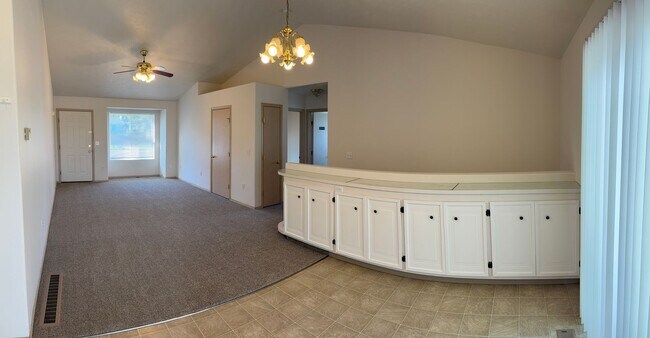 Building Photo - 1009