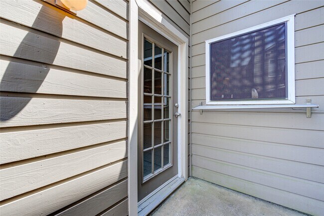Building Photo - 2023 Gentryside Dr