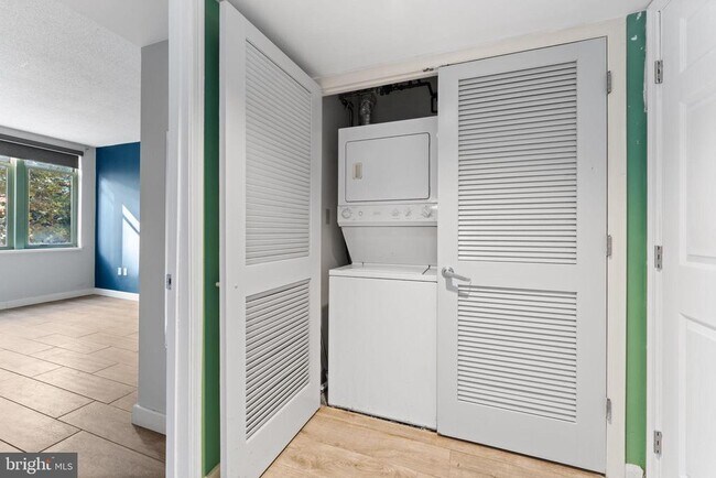 Building Photo - 1150 K St NW