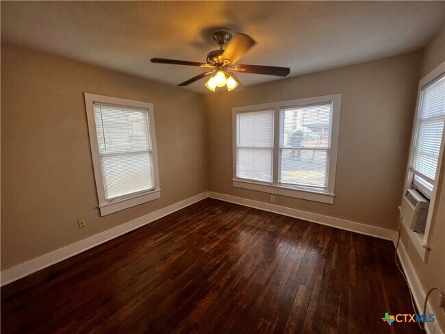 Building Photo - 301 Cardinal St
