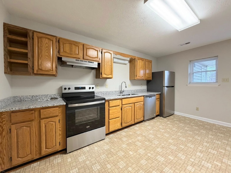 Building Photo - 2728 Kirkwood Dr