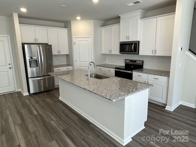 Building Photo - 3863 County Down Ave