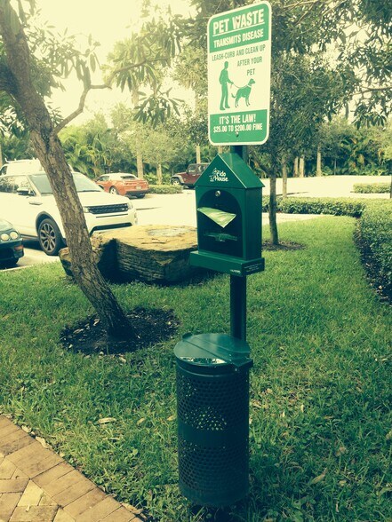 Building Photo - 1008 NE 11th St