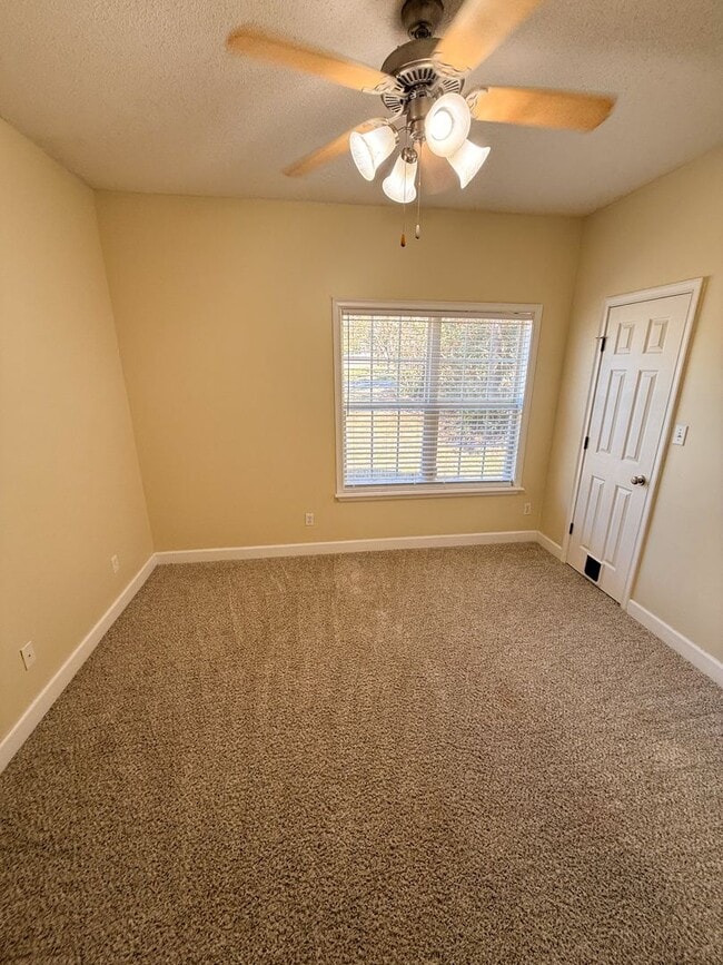 Building Photo - 2409 Riverside Dr