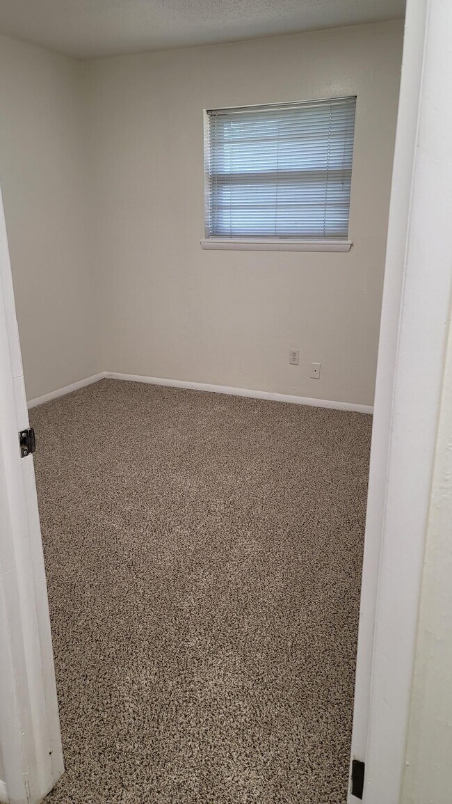 Building Photo - 515 Gayclifee Terrace