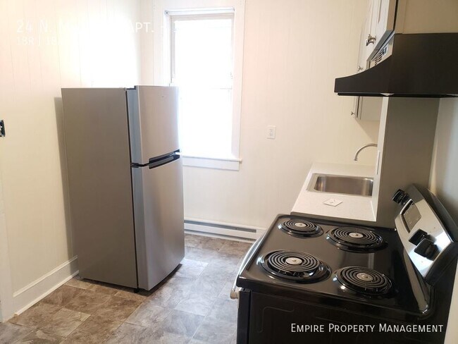 Building Photo - 1st Floor: 1 Bedroom/ 1 Bathroom Apartment...