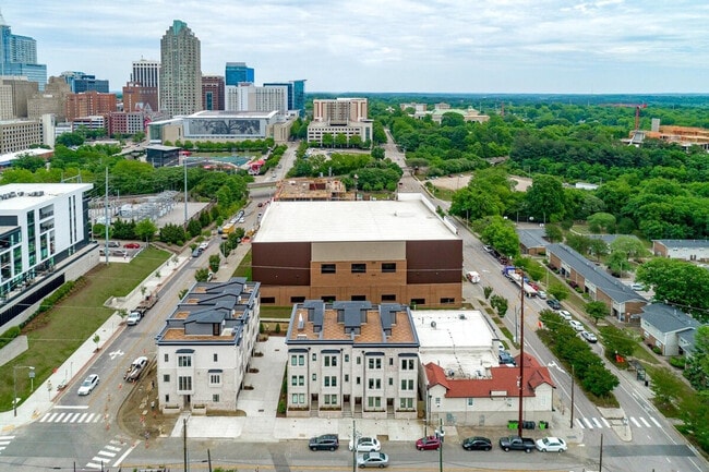 Building Photo - 413 W Lenoir St