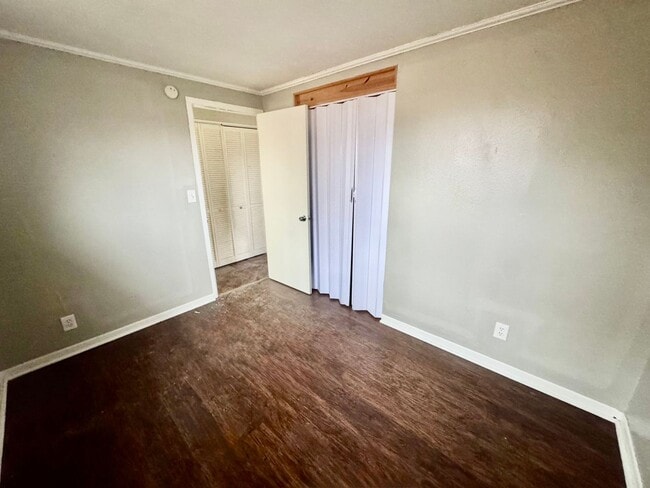 Building Photo - Adorable 3 Bedroom Home