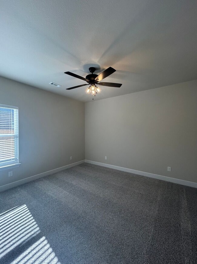 Building Photo - Beautiful Modern Home in Pea Ridge!