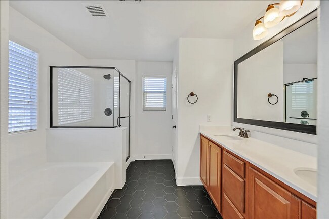 Building Photo - 7912 Ivy Run St