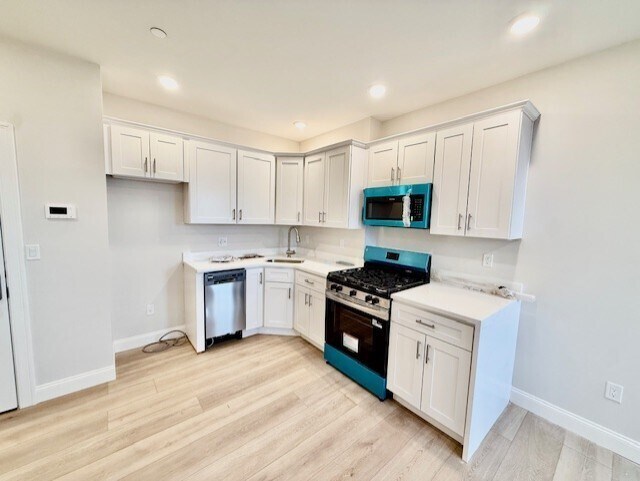 Building Photo - 220 Winthrop St