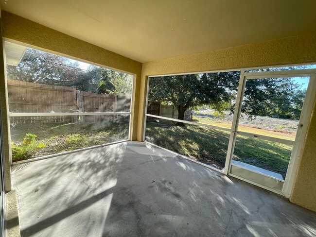 Building Photo - Available Now- 3 bedroom- 2 bath 2 car gar...