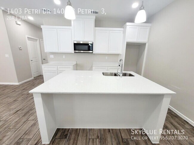 Building Photo - 1403 Petri Dr