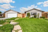 Building Photo - Adorable 3 Bed / 2 Bath Home w/ Detached 2 Car Garage