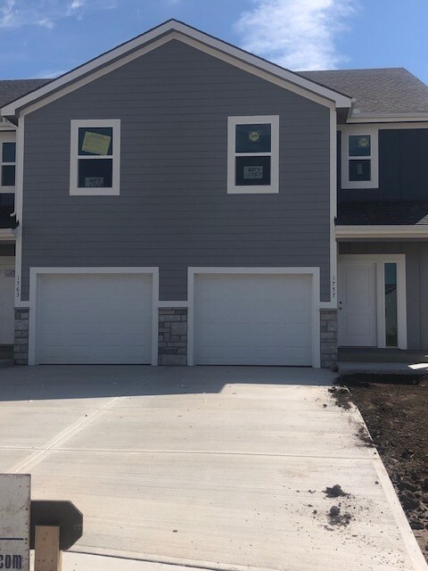 Building Photo - 16067 Garden Pky