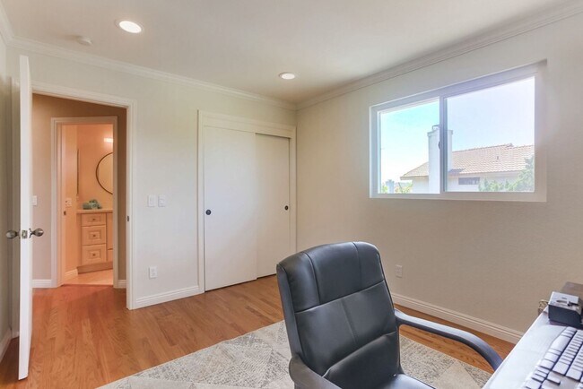 Building Photo - Stunning 4 Bed, 3 Bath Home on Cul-de-Sac in Scripps Ranch - No Pet Allowed