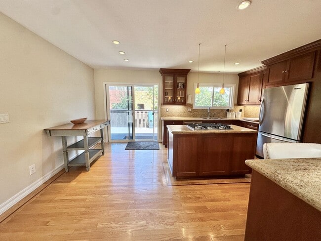 Building Photo - Beautiful San Rafael Home