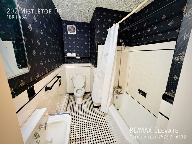 Building Photo - 202 Mistletoe Dr