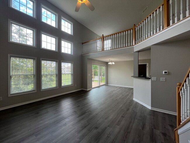 Building Photo - Beautiful Home in Scioto Reserve!