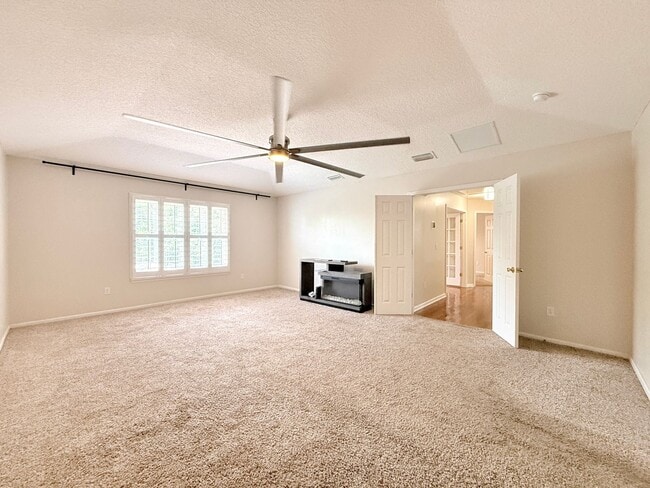 Building Photo - Spacious Two-Story Home with Hot Tub, Pool Table & Fenced Yard in Panther Creek
