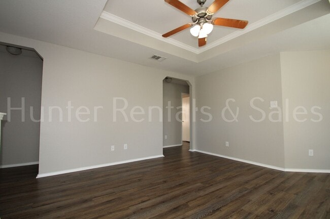 Building Photo - Modern Comfort in Meadows of Trimmier