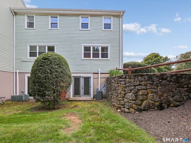 Building Photo - 1 E Gate Ln