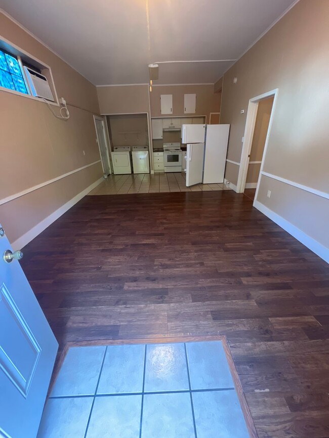 Building Photo - 202 Canal Ln