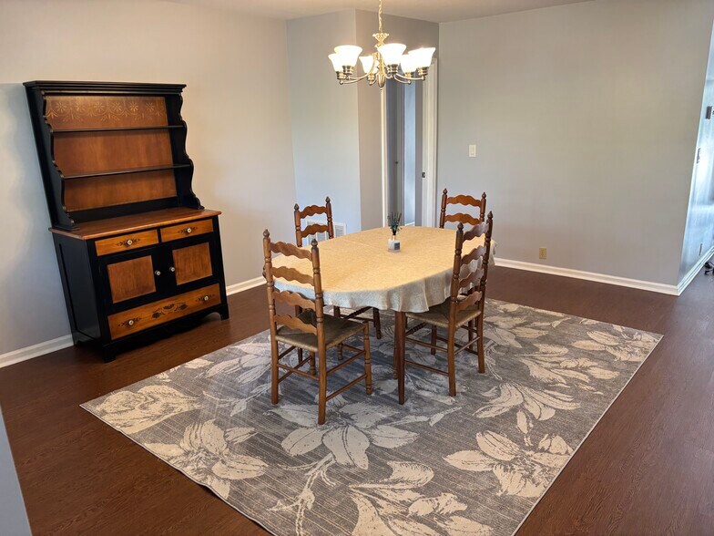 Dining room - 22 Williamsburg Cir
