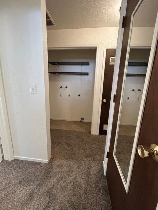 Building Photo - MOVE IN SPECIAL!!! $250 OFF FIRST MONTH'S ...