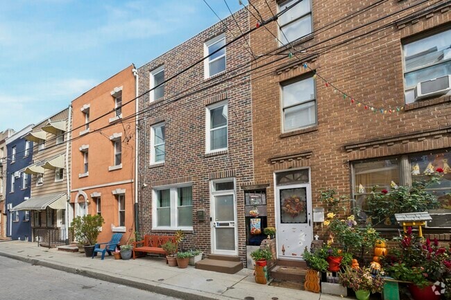 Building Photo - 933 League St