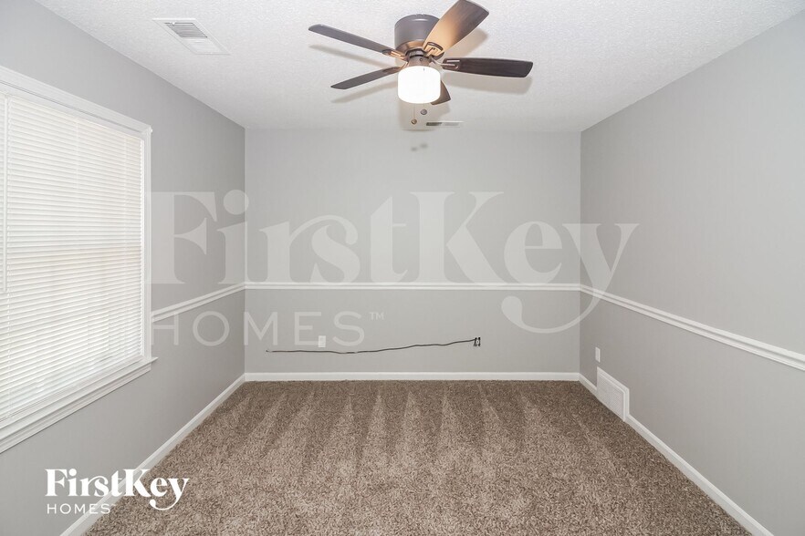 Building Photo - 3066 Circle Gate Dr