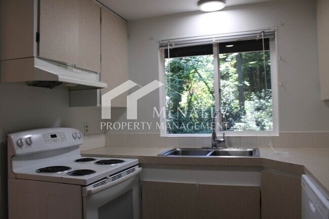 Building Photo - 4712/4714 Reid Dr.