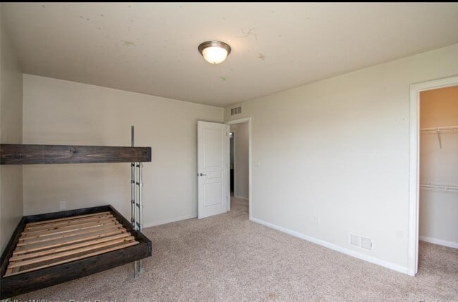Building Photo - 5995 Branch Dr